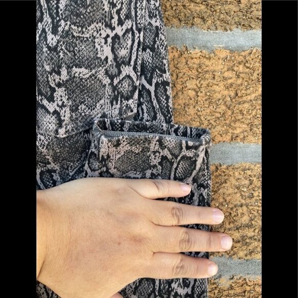 Spanx Slim Built In contoured Power Waistband jegging in snake print XS - Picture 12 of 12